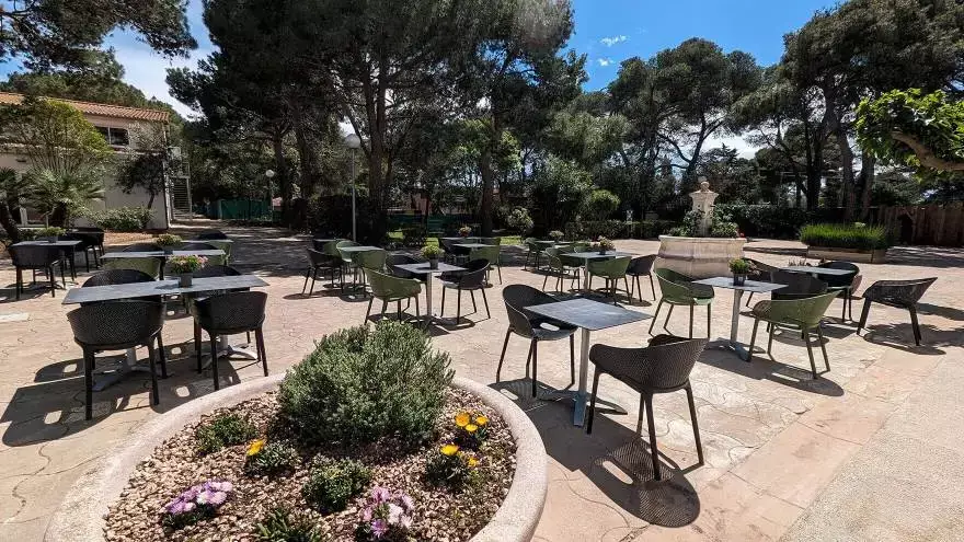 Grande terrasse en saison