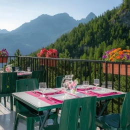 Terrasse du l'Ouka vacances en famille
