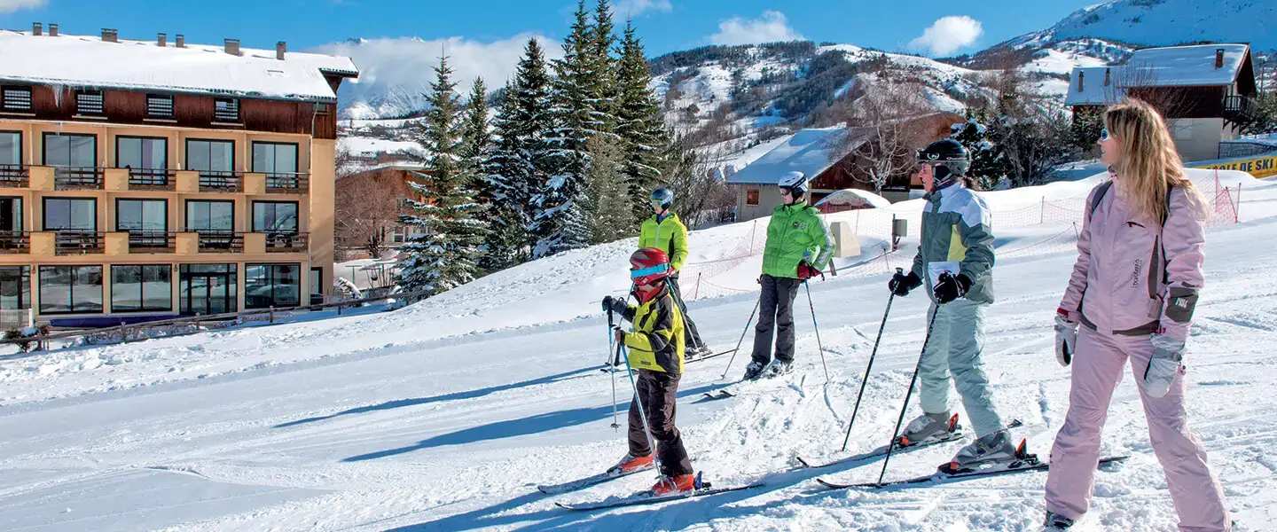 Descente en ski en famille au VTF Le Sauze