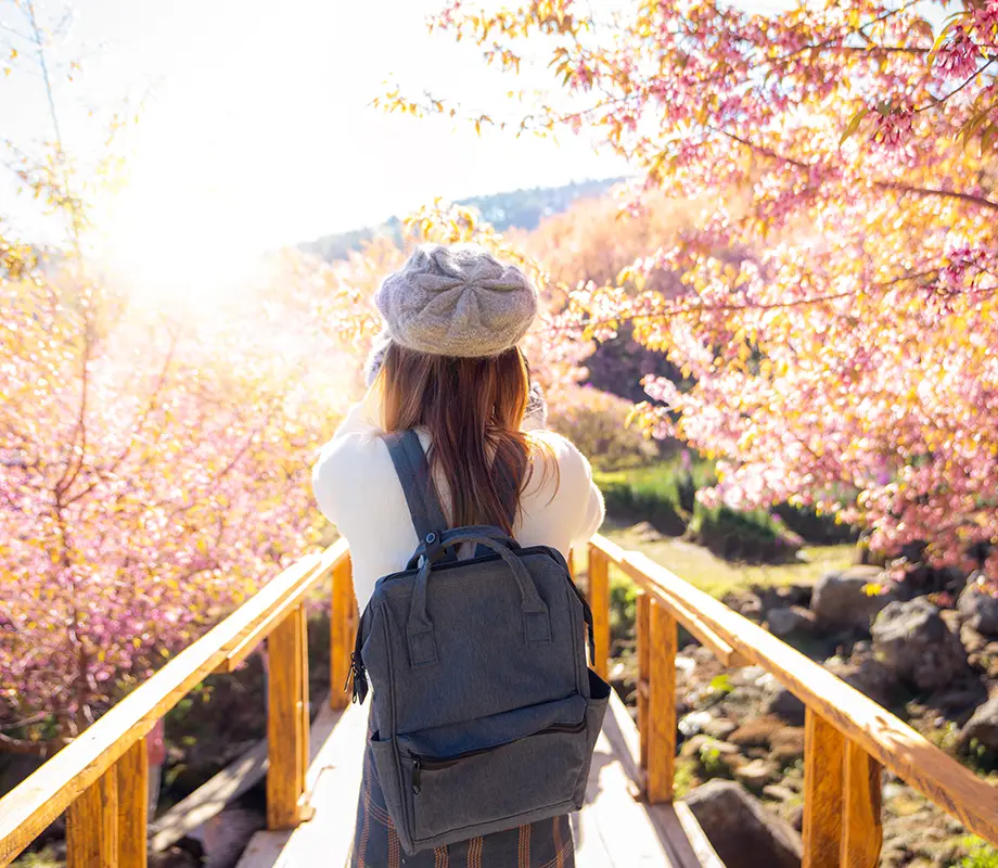Femme en vacances en solo